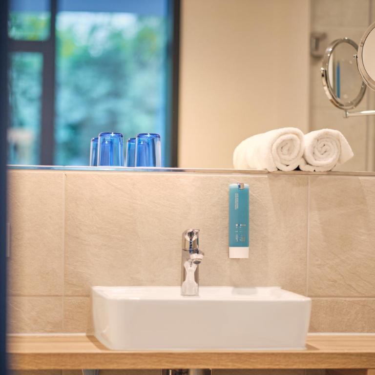 Best Western Hotel Arabellapark Muenchen - Executive Junior Suite mit ebenerdiger Dusche und Balkon - 10