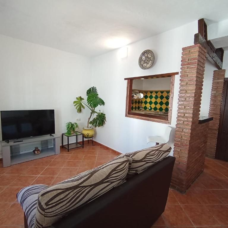 Red House - Two-Bedroom House - 9