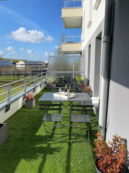 Le Domaine Réservé , parking et écrin de verdure - Two-Bedroom Apartment with Terrace - 17