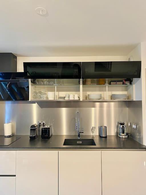 Le Domaine Réservé , parking et écrin de verdure - Two-Bedroom Apartment with Terrace - 34