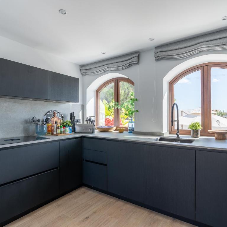 Luxury house with private heated pool in Nerja! - Habitación Doble con vistas al parque - 21