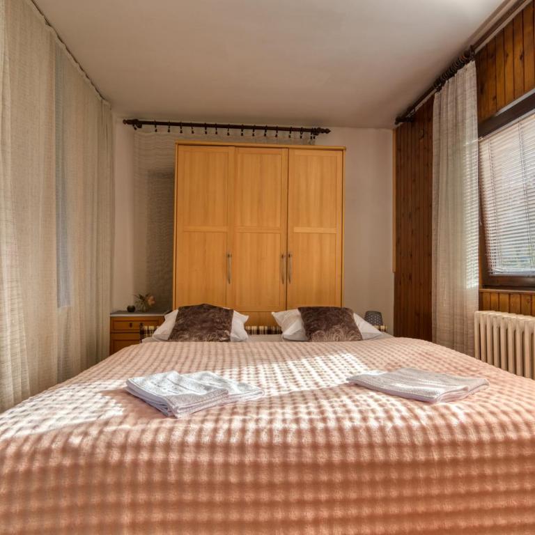 Apartman GM-sobe-Pale Near Jahorina & Sarajevo, Private Parking - Four-Bedroom Apartment - 43