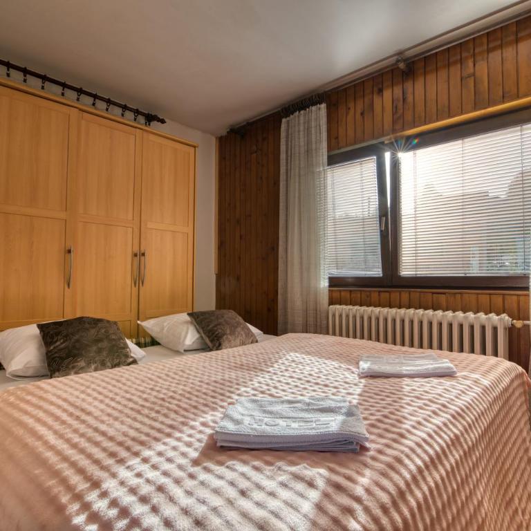 Apartman GM-sobe-Pale Near Jahorina & Sarajevo, Private Parking - Four-Bedroom Apartment - 42