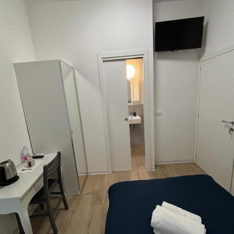 LU.NA - Single Room with Bathroom - 7