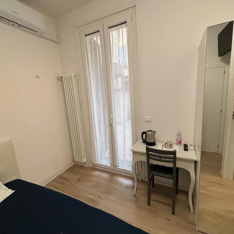 LU.NA - Single Room with Bathroom - 5