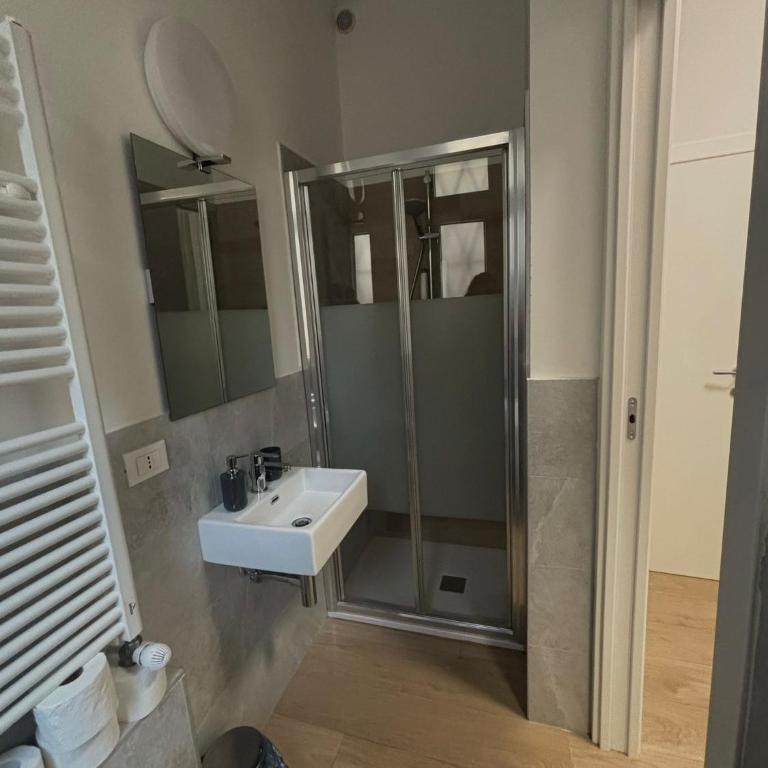 LU.NA - Single Room with Bathroom - 4