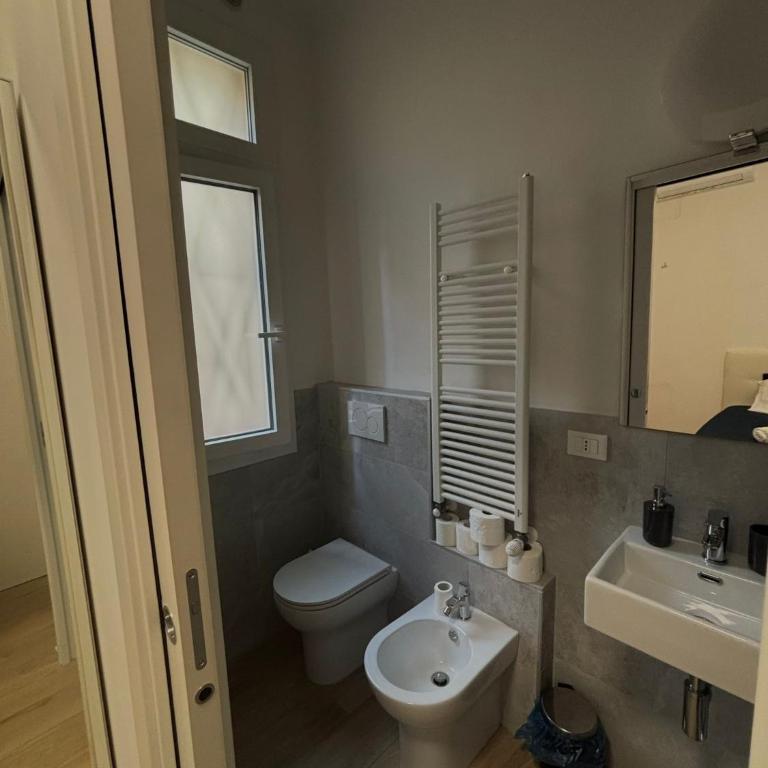 LU.NA - Single Room with Bathroom - 8