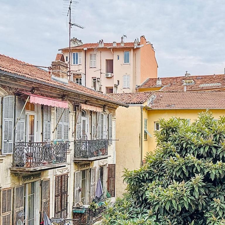 Charming 2-Bedroom Retreat Near City Center with Excellent Transport Links - Apartamento de 2 dormitorios - 6