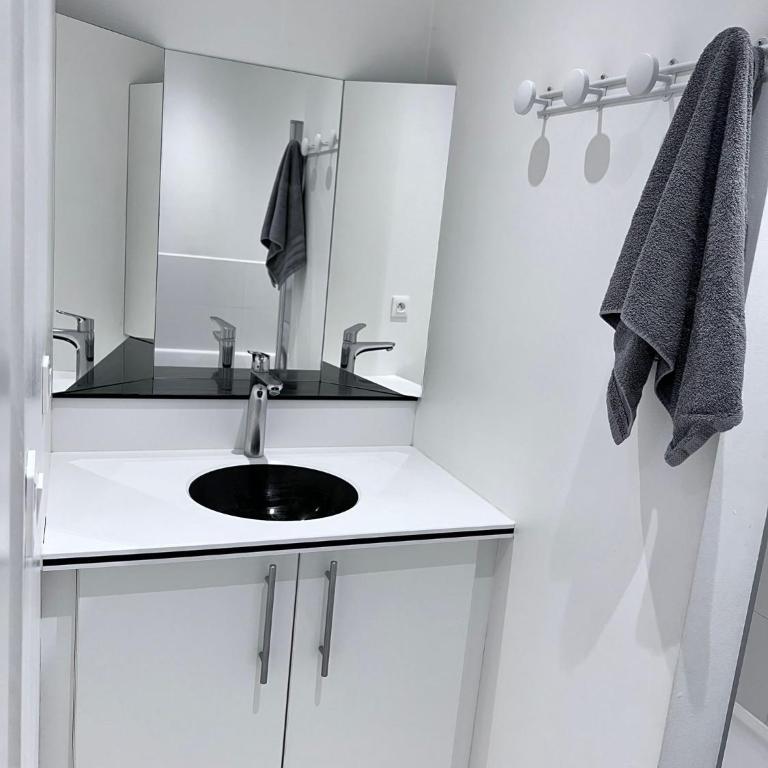 Le Rapp 6, Appartement de Standing 3 chambres, 7 personnes &1 bébé, Cosy et familial ultra équipé Emplacement Idéal proche Gare Centre ville Marchés de Noël Quartier Tribunal Contades - Three-Bedroom Apartment - 32