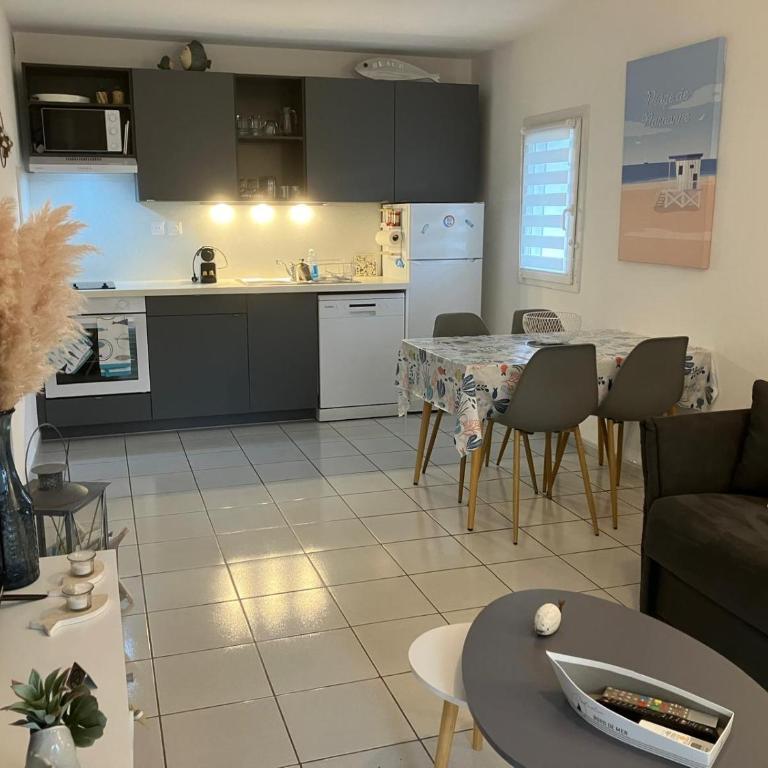Appartement 4 étoiles, avec jardin clôturé et piscine dans la résidence - Narbonne Plage - linge inclus - Apartment - 8