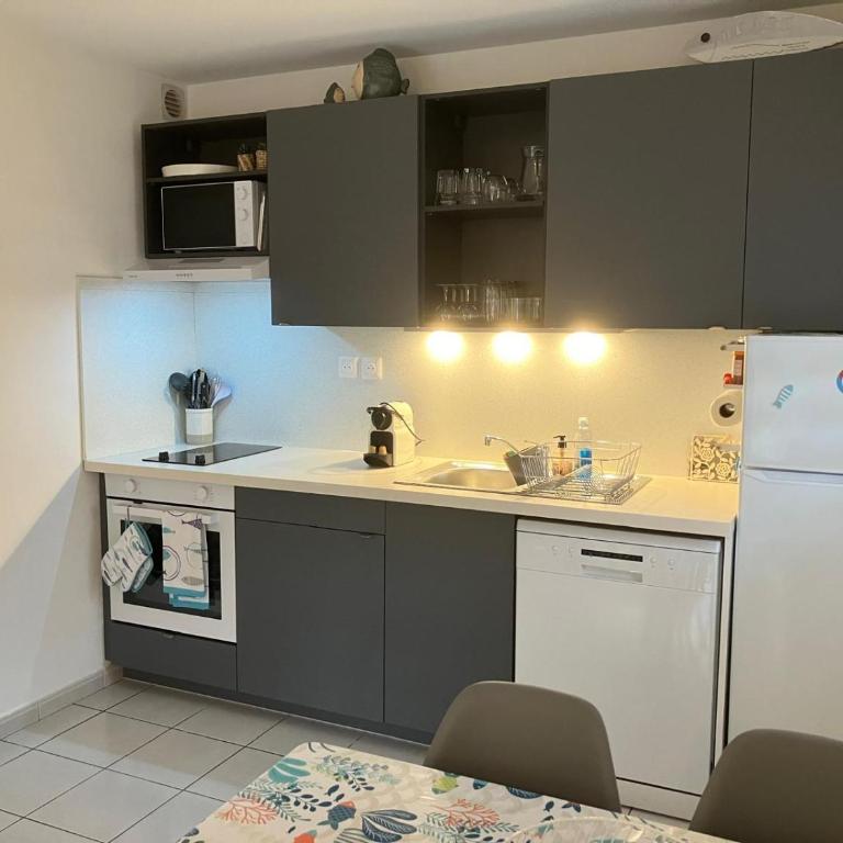 Appartement 4 étoiles, avec jardin clôturé et piscine dans la résidence - Narbonne Plage - linge inclus - Apartment - 10