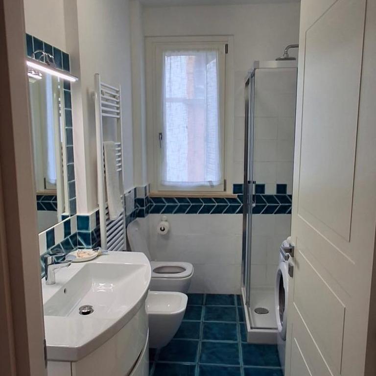 Palazzo Garibaldi - Camera Matrimoniale con Bagno Privato - 5