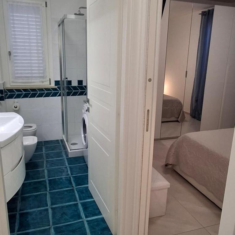 Palazzo Garibaldi - Camera Matrimoniale con Bagno Privato - 3