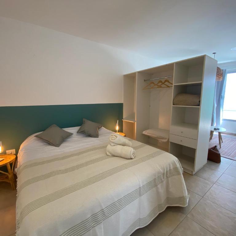 Sierras & Suites - One-Bedroom Apartment - 9