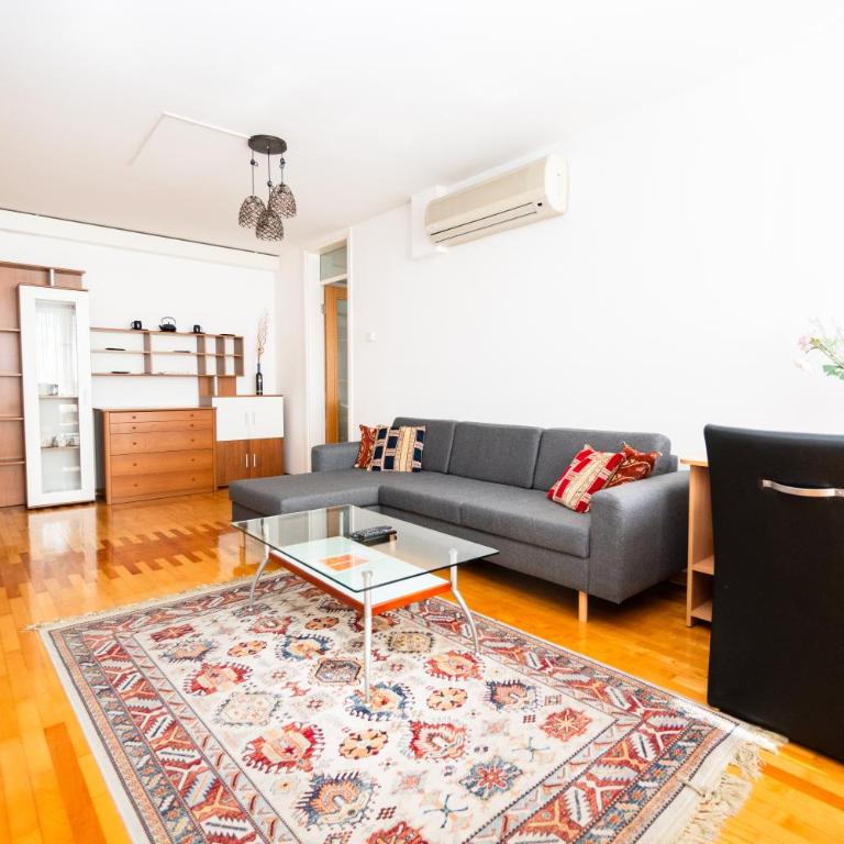 Modern 2BDR apartment in the center - FREE PARKING - Two-Bedroom Apartment - 2