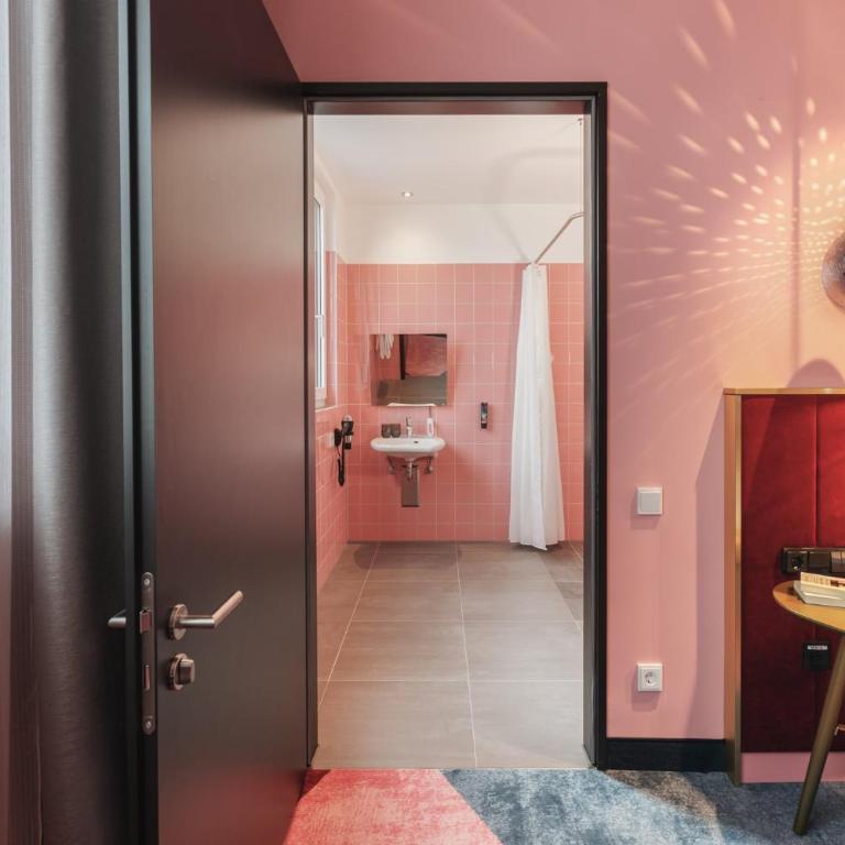 Holiday Inn - the niu, Loco Munich North by IHG - Standard Queen Room - Accessible - 12
