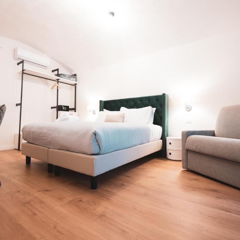 Carlo Felice Boutique Hotel - Camera Tripla Deluxe - 8