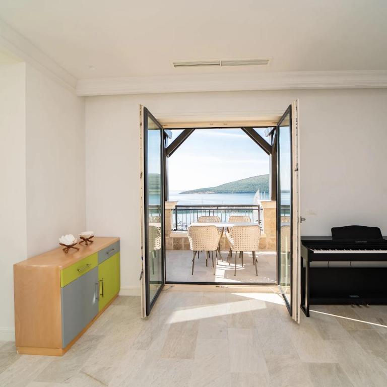 Sea View Three Bedroom Apartment - Marina Village - Three-Bedroom Apartment - 22
