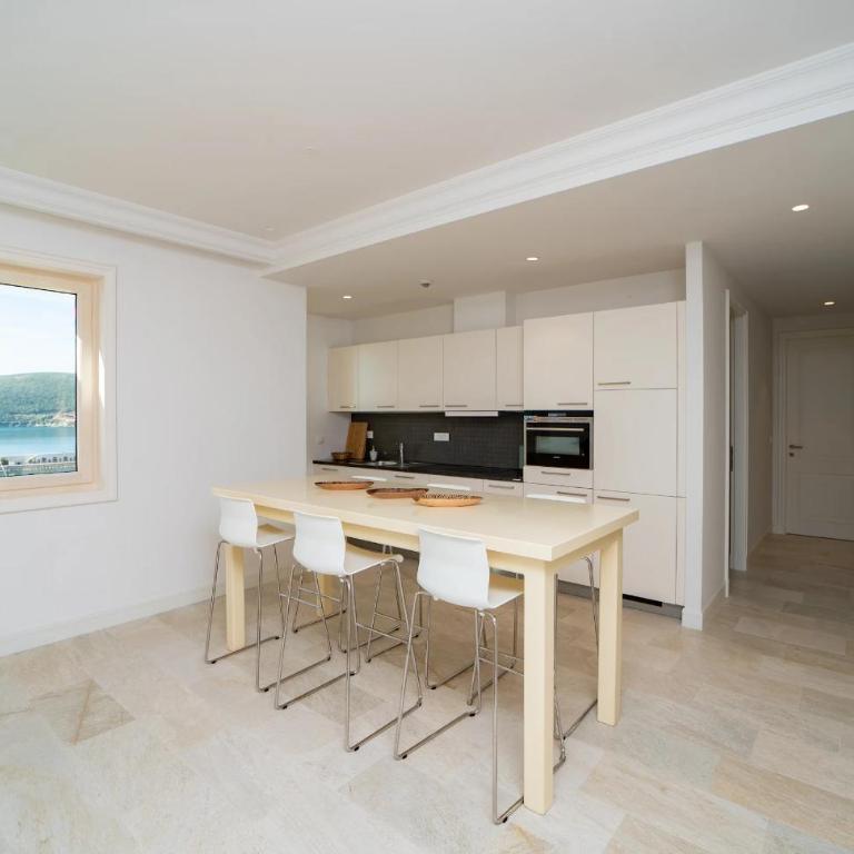 Sea View Three Bedroom Apartment - Marina Village - Three-Bedroom Apartment - 23