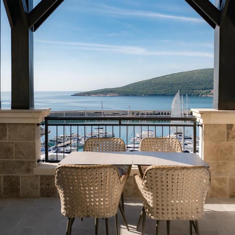 Sea View Three Bedroom Apartment - Marina Village - Three-Bedroom Apartment - 35