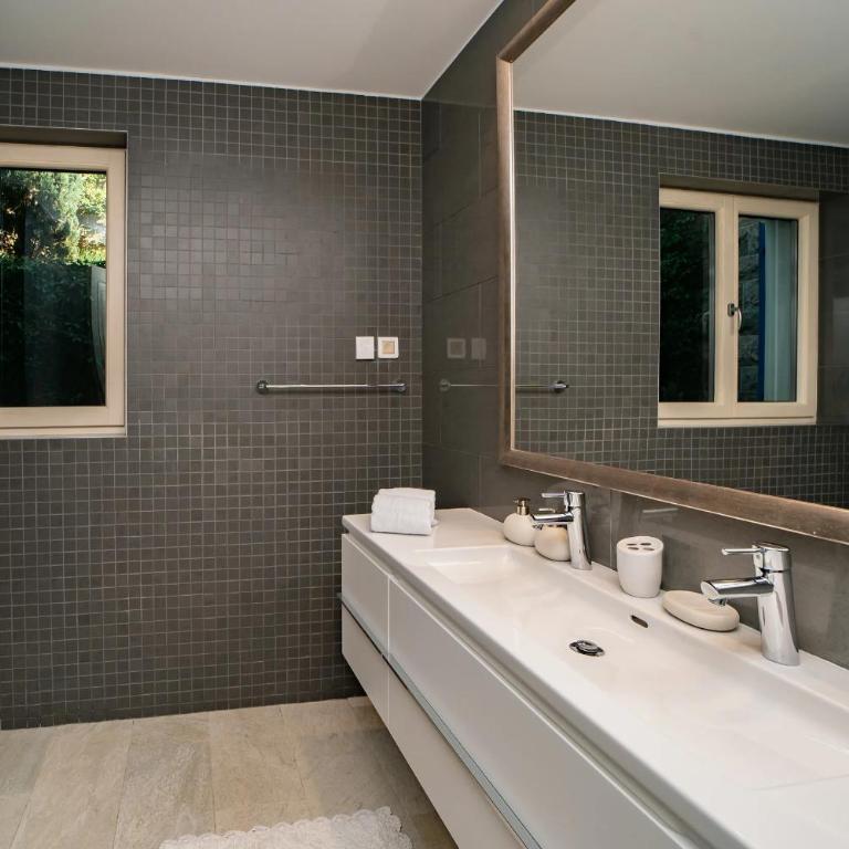Sea View Three Bedroom Apartment - Marina Village - Three-Bedroom Apartment - 38