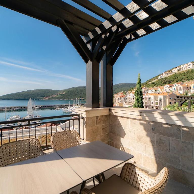 Sea View Three Bedroom Apartment - Marina Village - Three-Bedroom Apartment - 42