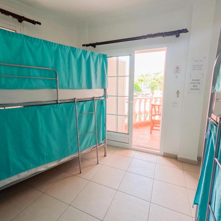 Duque Nest Hostel - Bed in FEMALE shared room for 6 women - 6