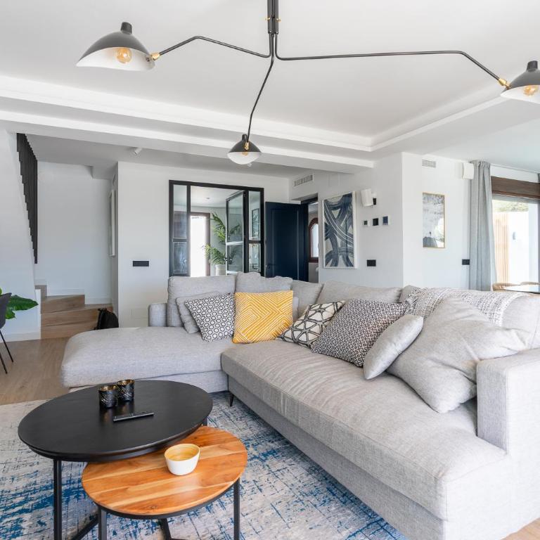 Luxury house with private heated pool in Nerja! - Habitación Doble con vistas al parque - 16
