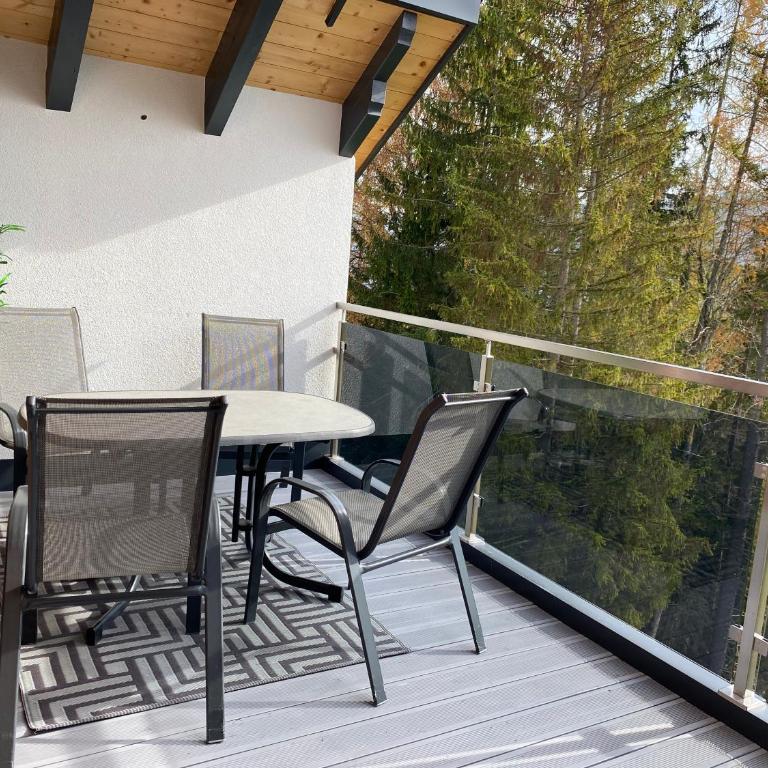 Alpenblick Apartments - Apartment mit 2 Schlafzimmern und Terrasse - 11