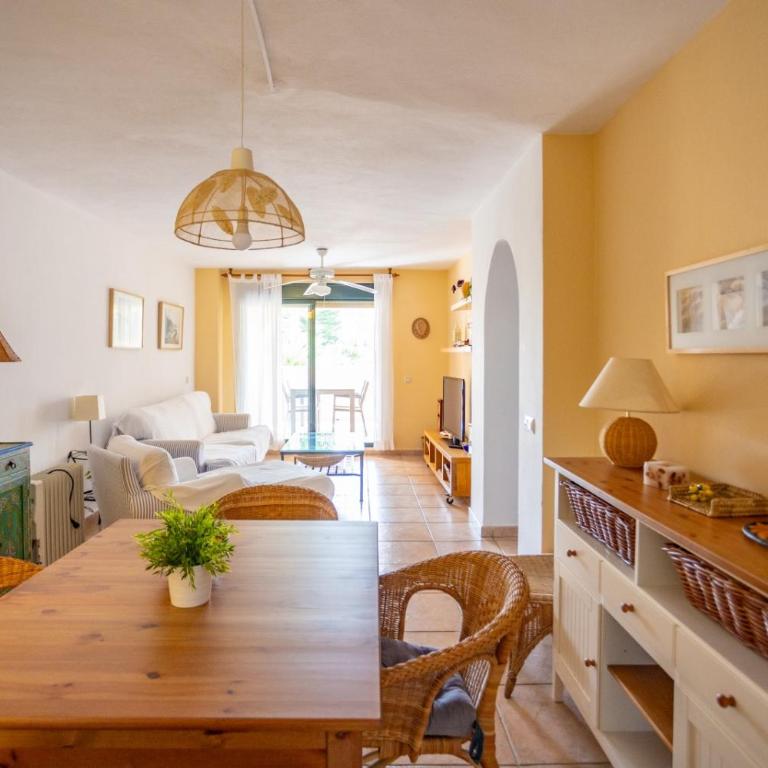 Azul Zahara Playa Apartamemtos Primera Linea - Deluxe Two-Bedroom Apartment with Garden View - 1
