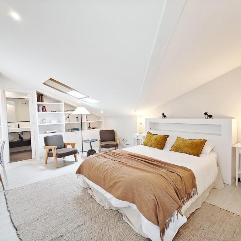 Lope de Vega - Three-Bedroom Apartment - 10
