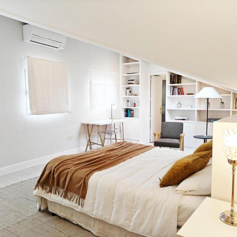 Lope de Vega - Three-Bedroom Apartment - 31