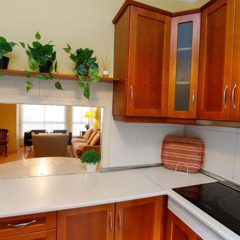 Elegante apartamento en Granada by beBalmy - Three-Bedroom Apartment - 3