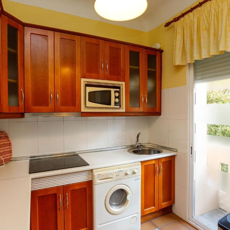 Elegante apartamento en Granada by beBalmy - Three-Bedroom Apartment - 4