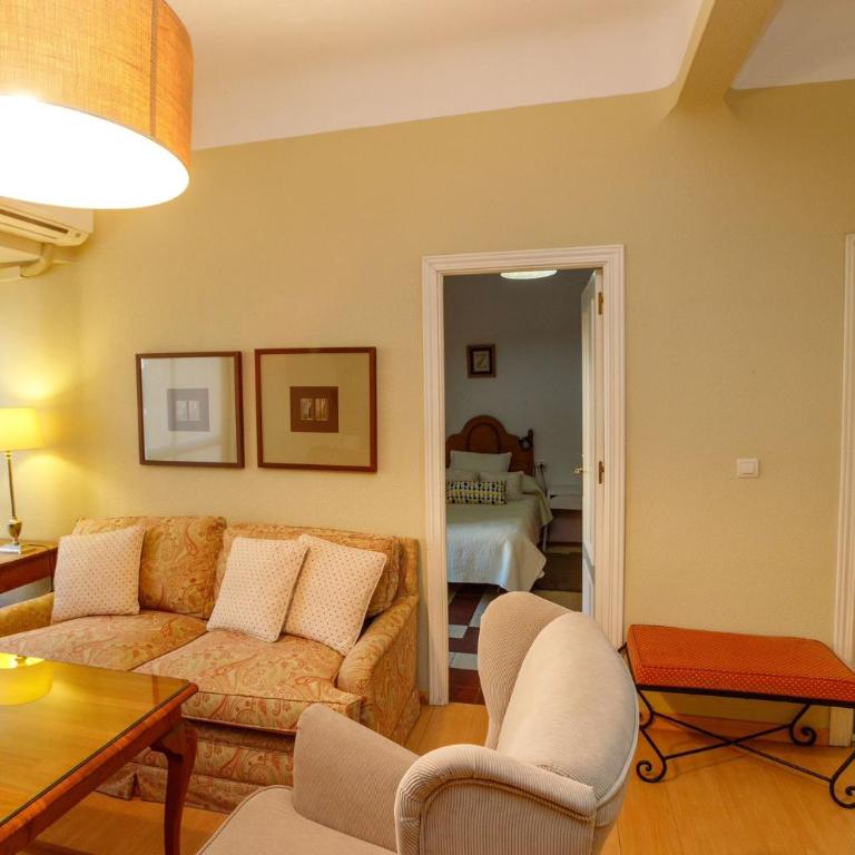 Elegante apartamento en Granada by beBalmy - Three-Bedroom Apartment - 2