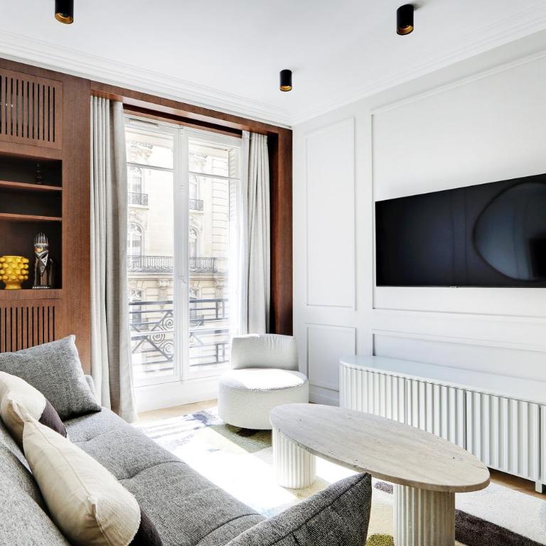 Pick A Flat's Apartment in Triangle d'Or - Pierre 1er de Serbie - Appartement 1 Chambre - 2