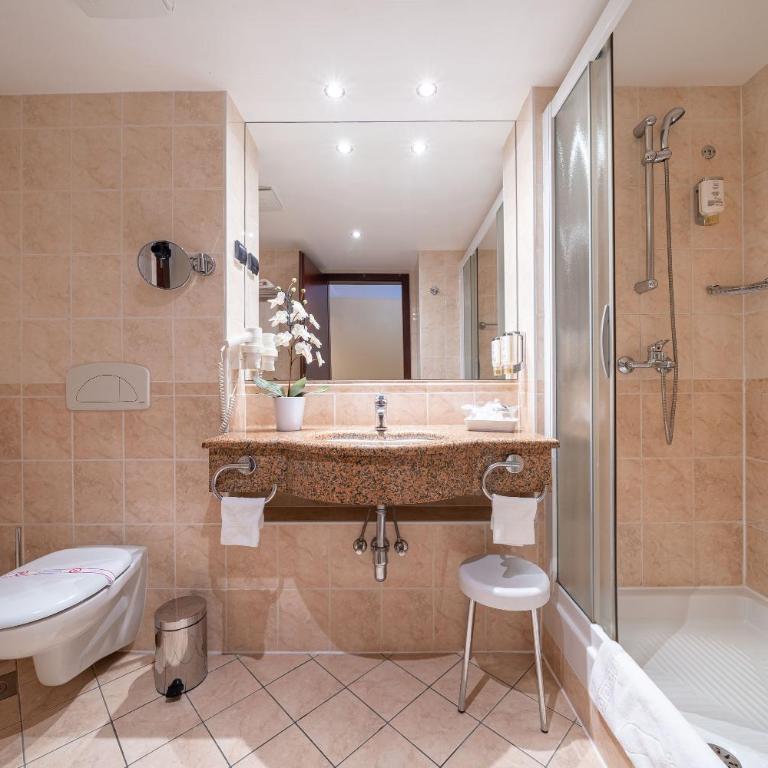 Hotel Princess - Single Room with Balcony and Side Sea View - 6