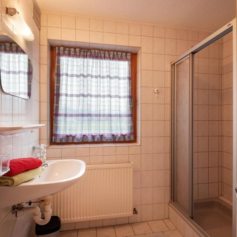 Ferienwohnungen Taxacher - Apartment mit Dusche - 4