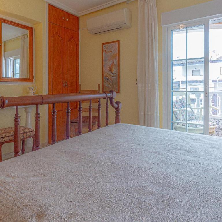 2 Bedroom Amazing Apartment In Torrevieja - Two-Bedroom Apartment - 8