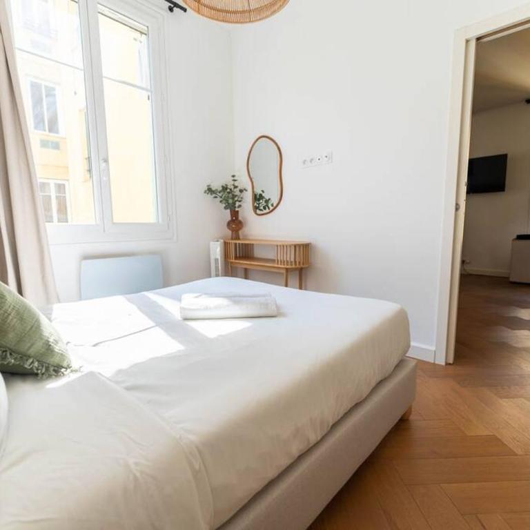 Superbe appartement deux chambres, centre proche port - Appartement - 13