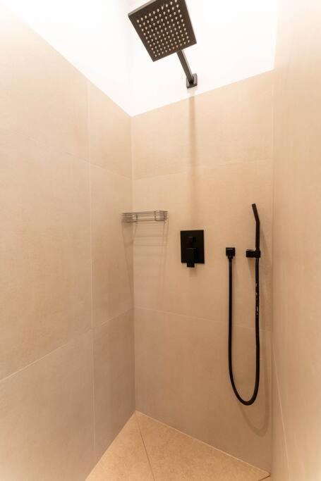 Superbe appartement deux chambres, centre proche port - Appartement - 18