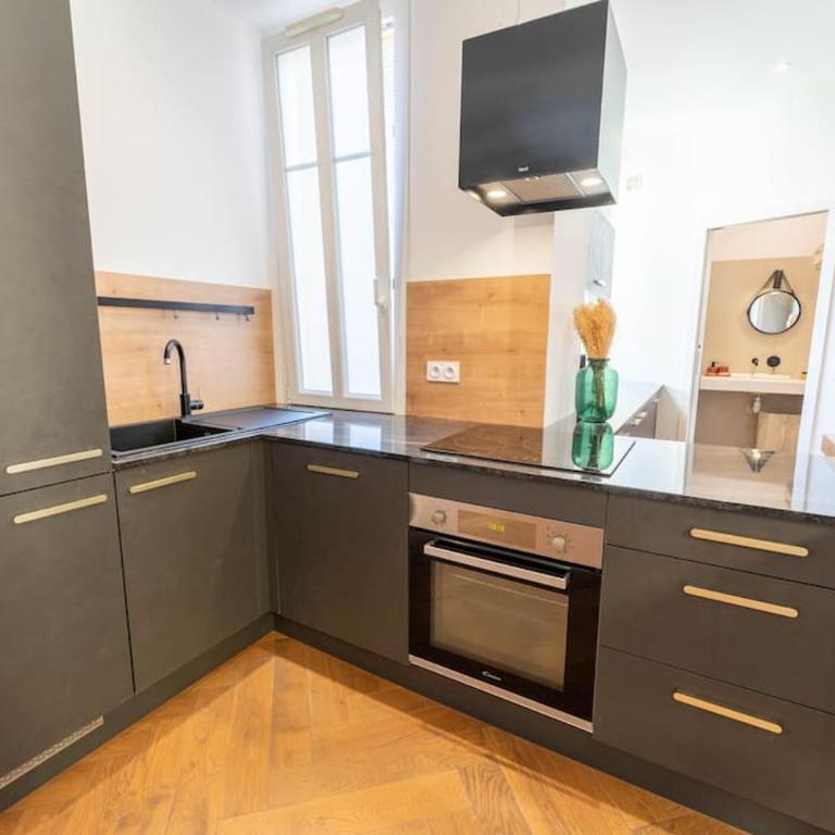 Superbe appartement deux chambres, centre proche port - Appartement - 27