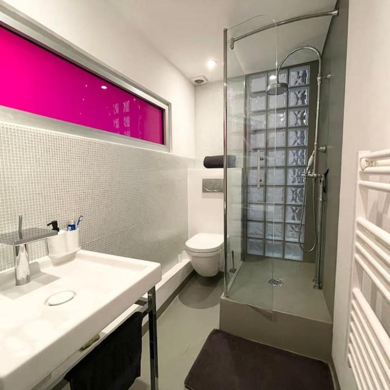 Cosy appartement, moderne, fuchsia, industriel - Appartement 1 Chambre - 10