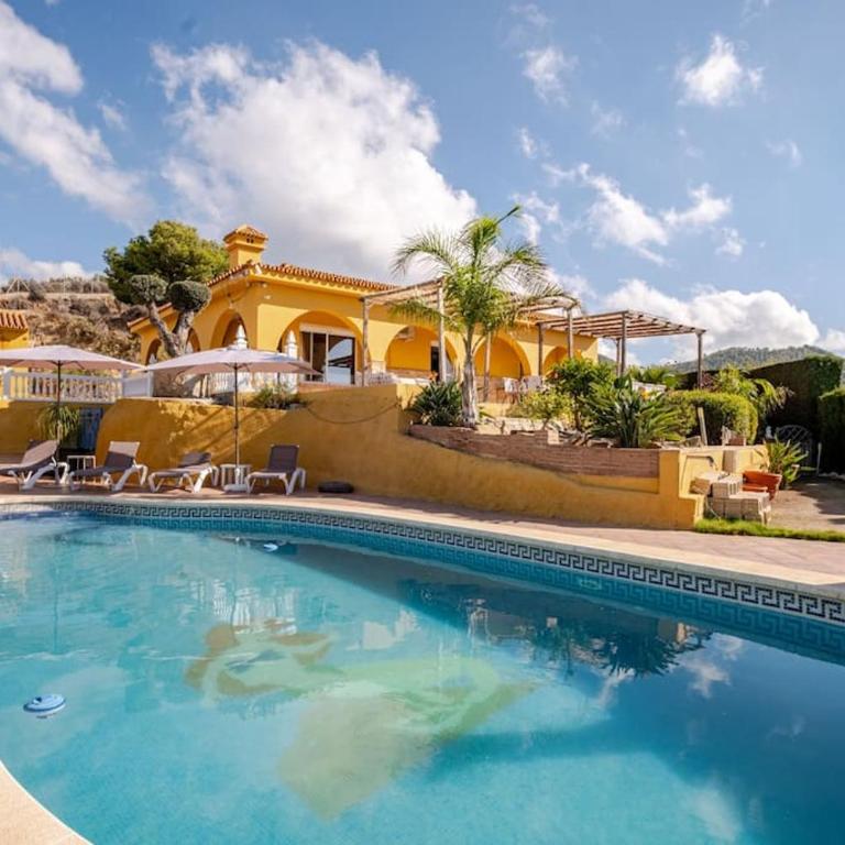 Villa Ángel, One of the best viewpoints in Malaga Bay - Three-Bedroom Villa - 33