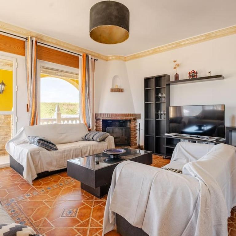 Villa Ángel, One of the best viewpoints in Malaga Bay - Three-Bedroom Villa - 31