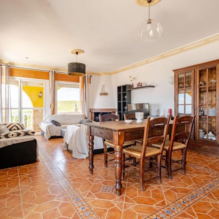 Villa Ángel, One of the best viewpoints in Malaga Bay - Three-Bedroom Villa - 29