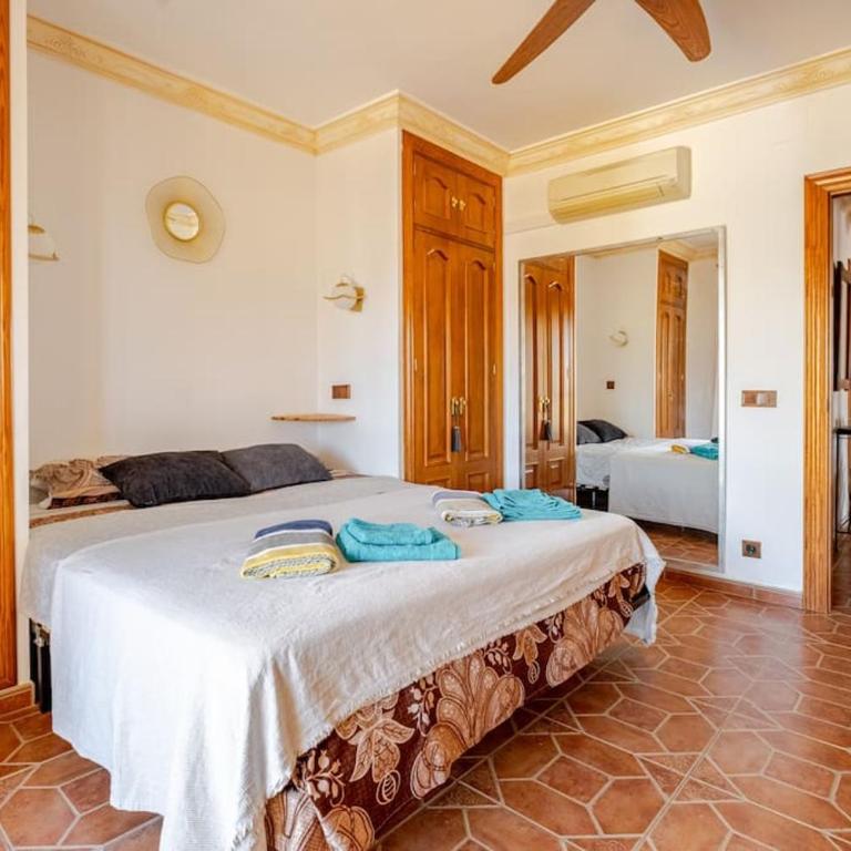 Villa Ángel, One of the best viewpoints in Malaga Bay - Three-Bedroom Villa - 27