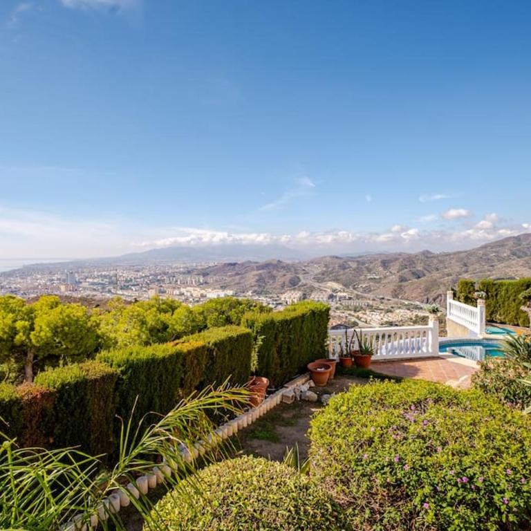 Villa Ángel, One of the best viewpoints in Malaga Bay - Three-Bedroom Villa - 21