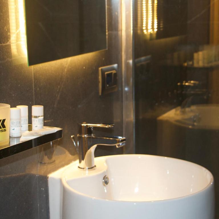 XCross Suites Roma - Camera Matrimoniale Deluxe - 5