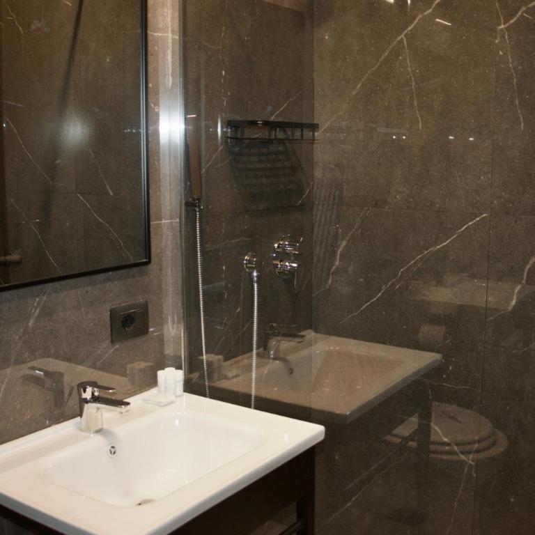 XCross Suites Roma - Camera Queen Deluxe - 6